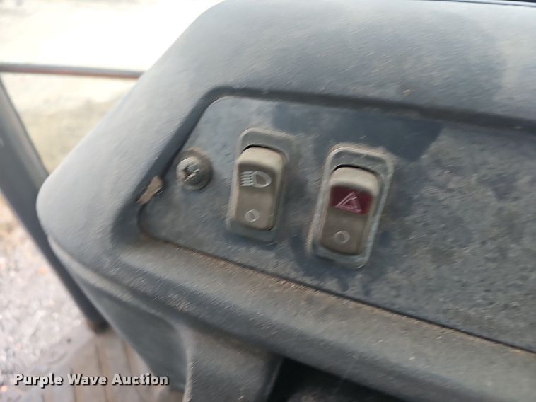 image for item NP9349 2004 John Deere 310SG backhoe