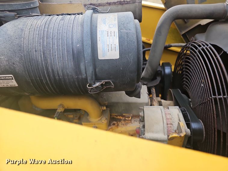 image for item NP9349 2004 John Deere 310SG backhoe