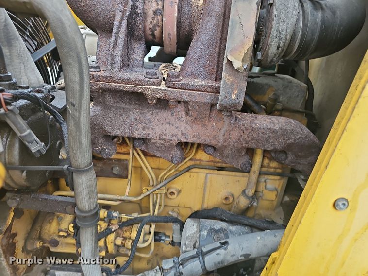 image for item NP9349 2004 John Deere 310SG backhoe