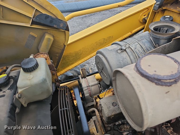 image for item NP9349 2004 John Deere 310SG backhoe