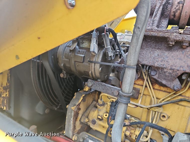 image for item NP9349 2004 John Deere 310SG backhoe