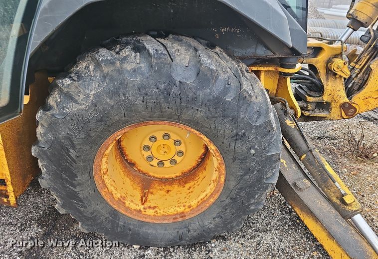 image for item NP9349 2004 John Deere 310SG backhoe