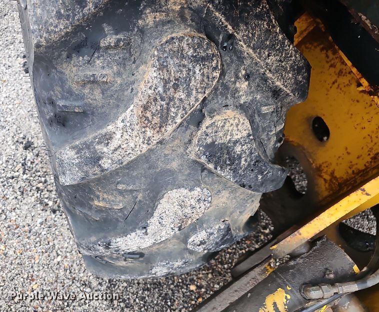 image for item NP9349 2004 John Deere 310SG backhoe