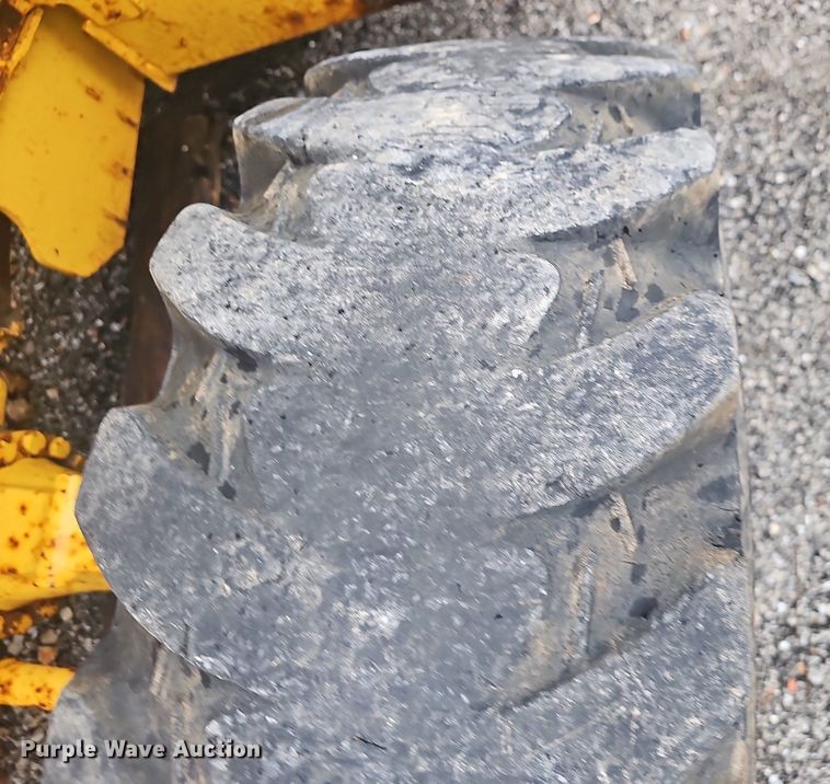 image for item NP9349 2004 John Deere 310SG backhoe