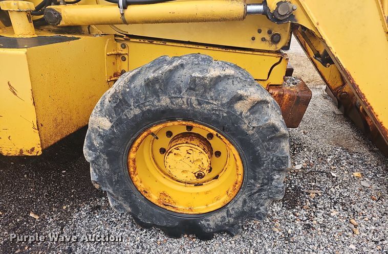 image for item NP9349 2004 John Deere 310SG backhoe