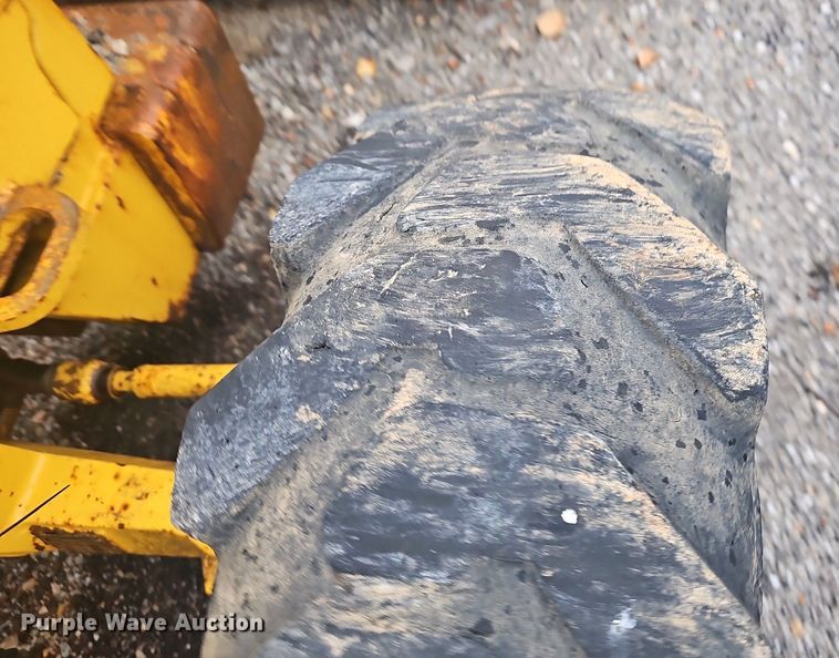 image for item NP9349 2004 John Deere 310SG backhoe