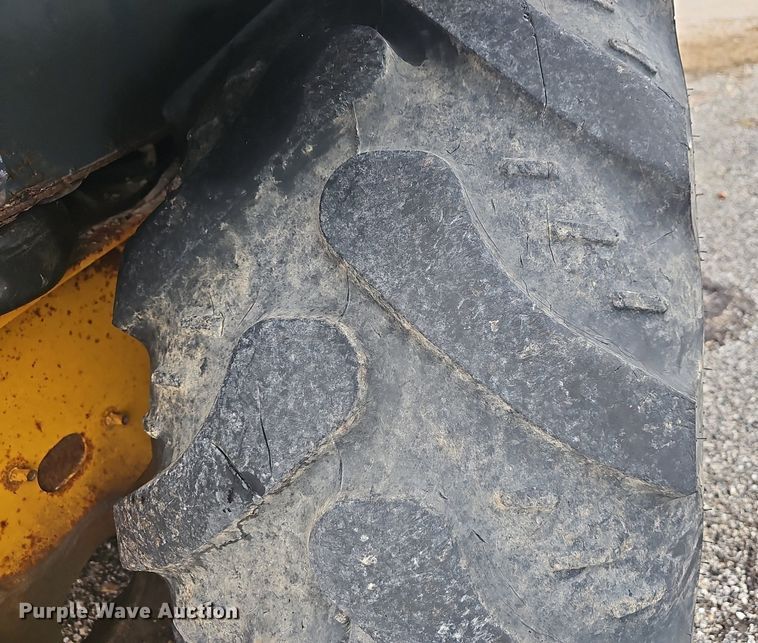 image for item NP9349 2004 John Deere 310SG backhoe