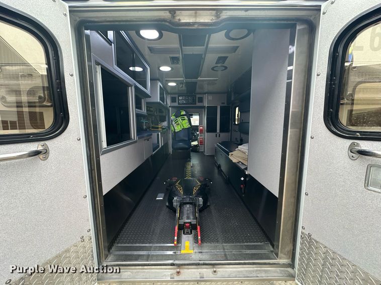 image for item NS9177 2014 Chevrolet  4500 ambulance