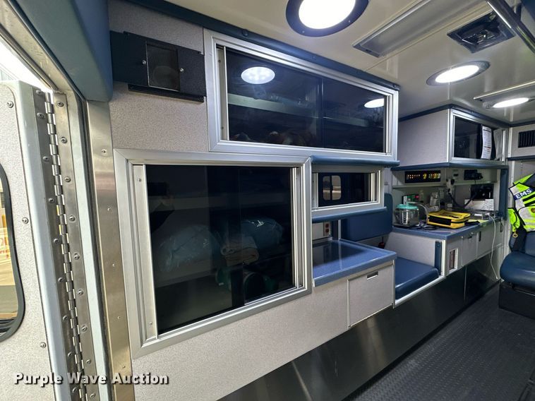 image for item NS9177 2014 Chevrolet  4500 ambulance