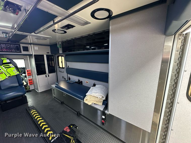 image for item NS9177 2014 Chevrolet  4500 ambulance