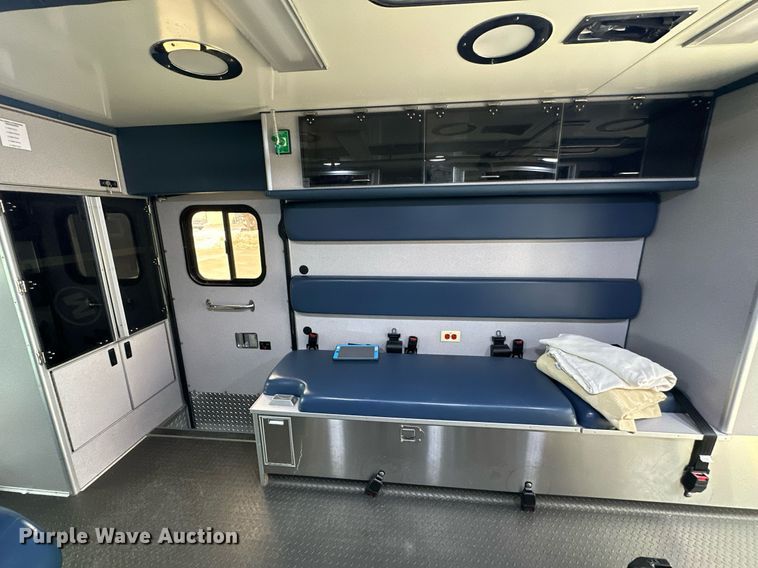 image for item NS9177 2014 Chevrolet  4500 ambulance