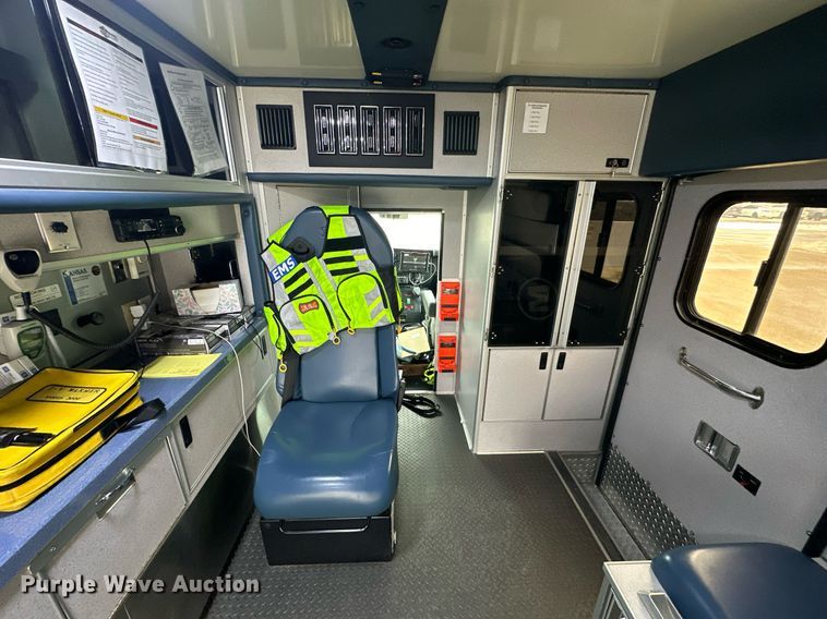 image for item NS9177 2014 Chevrolet  4500 ambulance