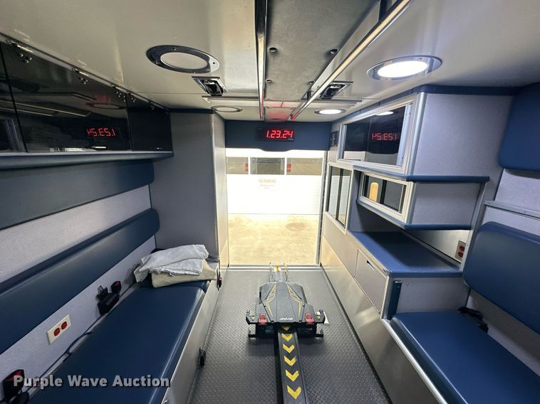 image for item NS9177 2014 Chevrolet  4500 ambulance