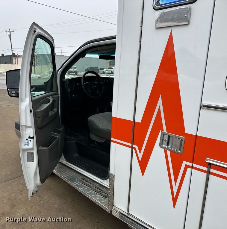 image for item NS9177 2014 Chevrolet  4500 ambulance