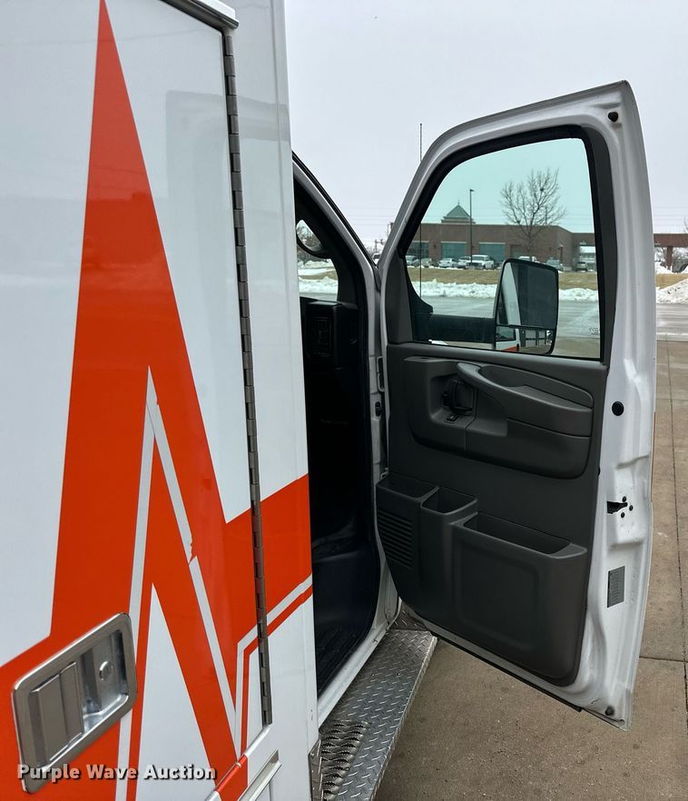 image for item NS9177 2014 Chevrolet  4500 ambulance