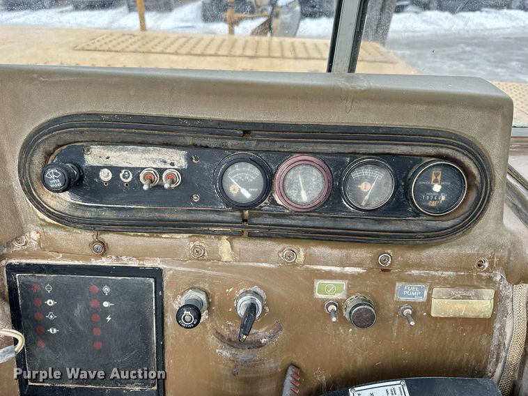 image for item NS9202 1991 Caterpillar  613C elevating scraper