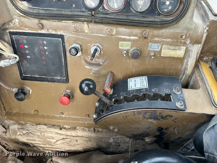 image for item NS9202 1991 Caterpillar  613C elevating scraper