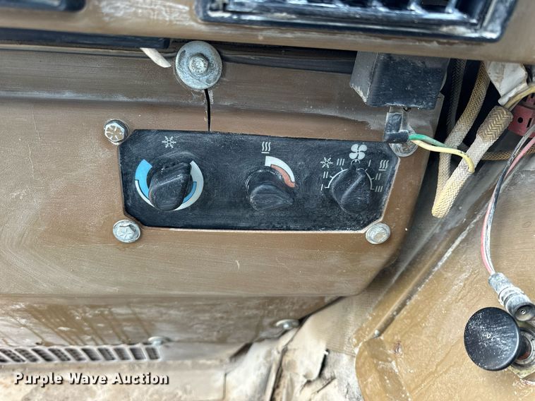 image for item NS9202 1991 Caterpillar  613C elevating scraper