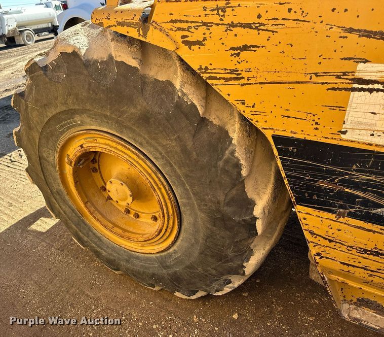 image for item NS9202 1991 Caterpillar  613C elevating scraper