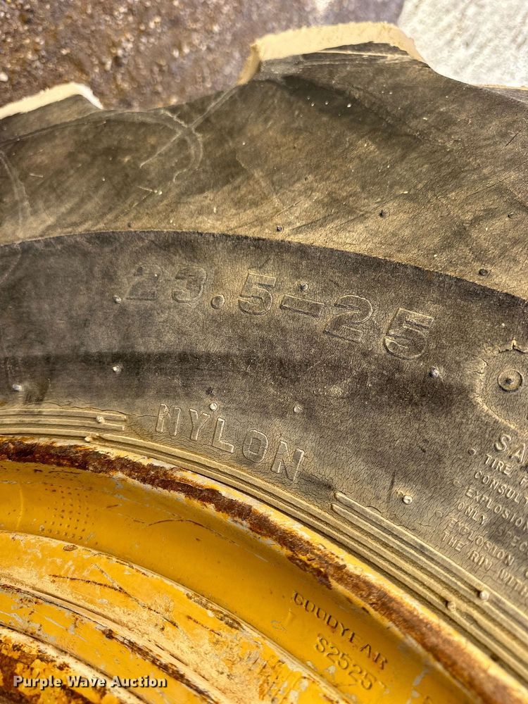 image for item NS9202 1991 Caterpillar  613C elevating scraper