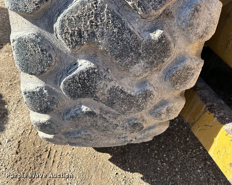 image for item NS9202 1991 Caterpillar  613C elevating scraper