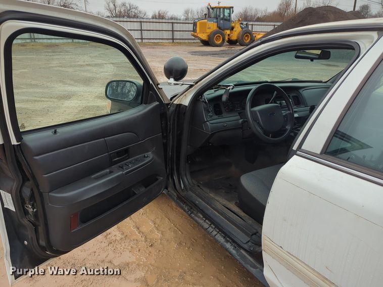 image for item OL9227 2010 Ford  Crown Victoria Police Interceptor 