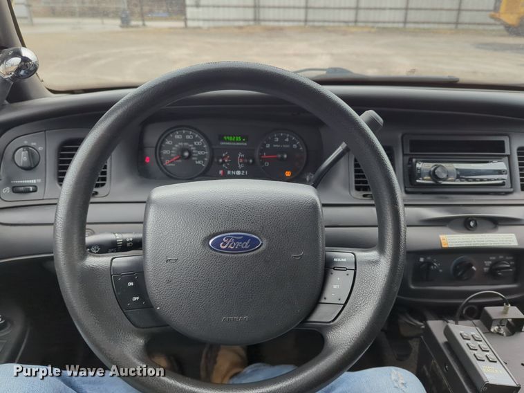 image for item OL9227 2010 Ford  Crown Victoria Police Interceptor 