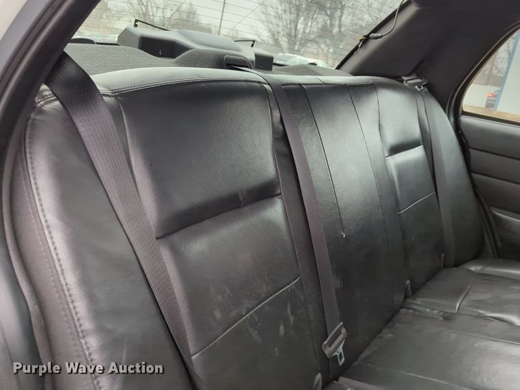 image for item OL9227 2010 Ford  Crown Victoria Police Interceptor 