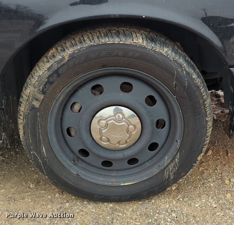 image for item OL9227 2010 Ford  Crown Victoria Police Interceptor 