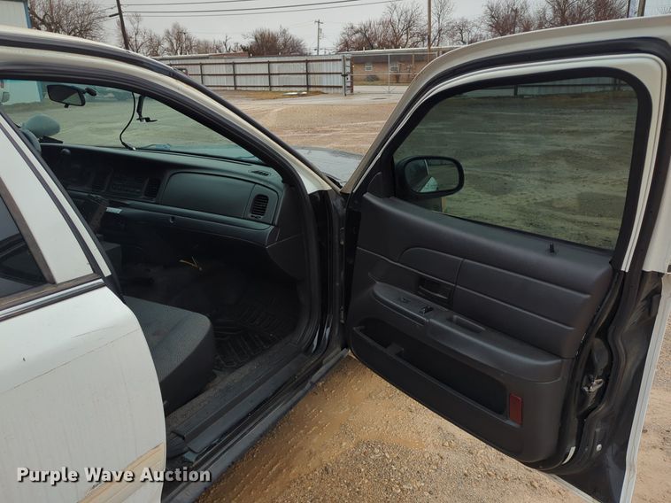 image for item OL9228 2010 Ford  Crown Victoria Police Interceptor 