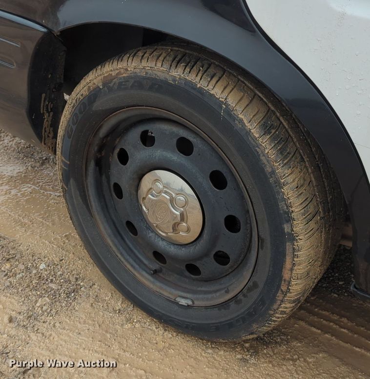 image for item OL9230 2010 Ford Crown Victoria Police Interceptor 