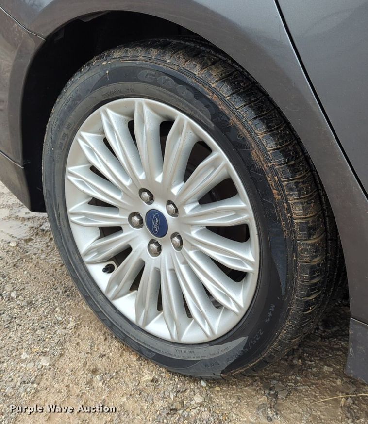 image for item OL9231 2015 Ford Fusion Hybrid 