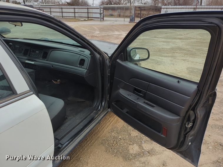 image for item OL9235 2008 Ford  Crown Victoria Police Interceptor 