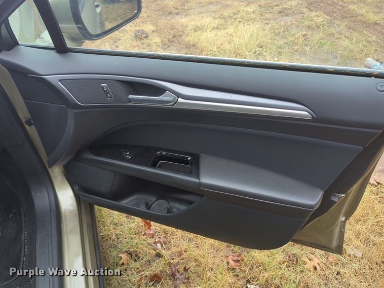 image for item OL9241 2013 Ford  Fusion Hybrid 