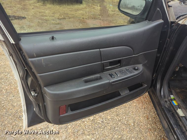 image for item OL9242 2009 Ford  Crown Victoria Police Interceptor 