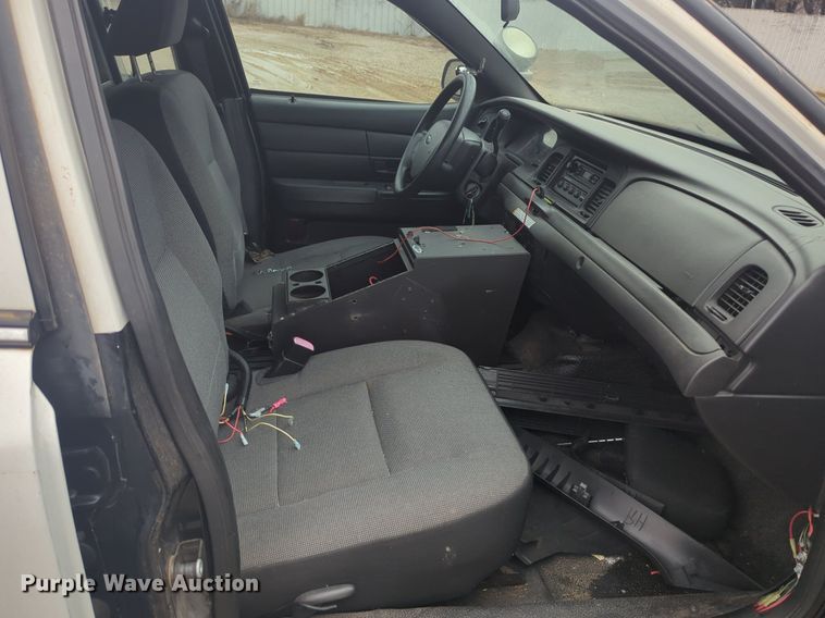image for item OL9242 2009 Ford  Crown Victoria Police Interceptor 