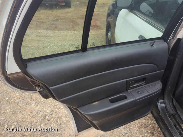 image for item OL9242 2009 Ford  Crown Victoria Police Interceptor 