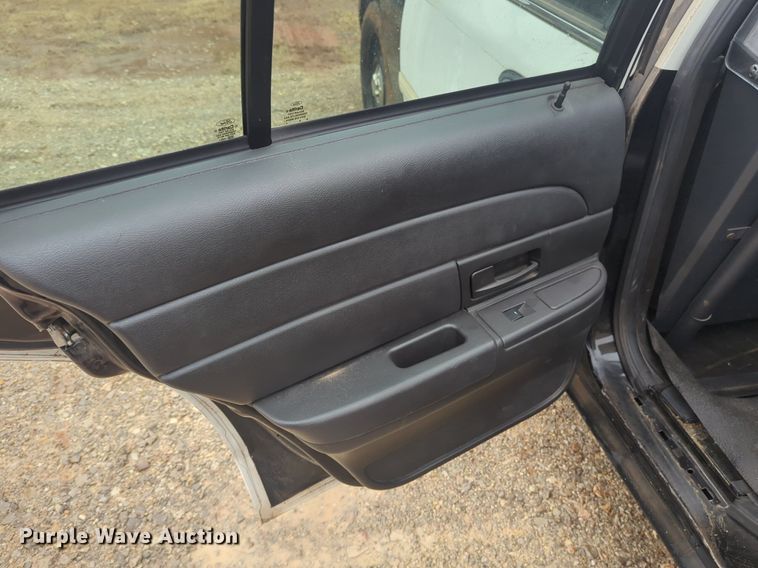 image for item OL9242 2009 Ford  Crown Victoria Police Interceptor 