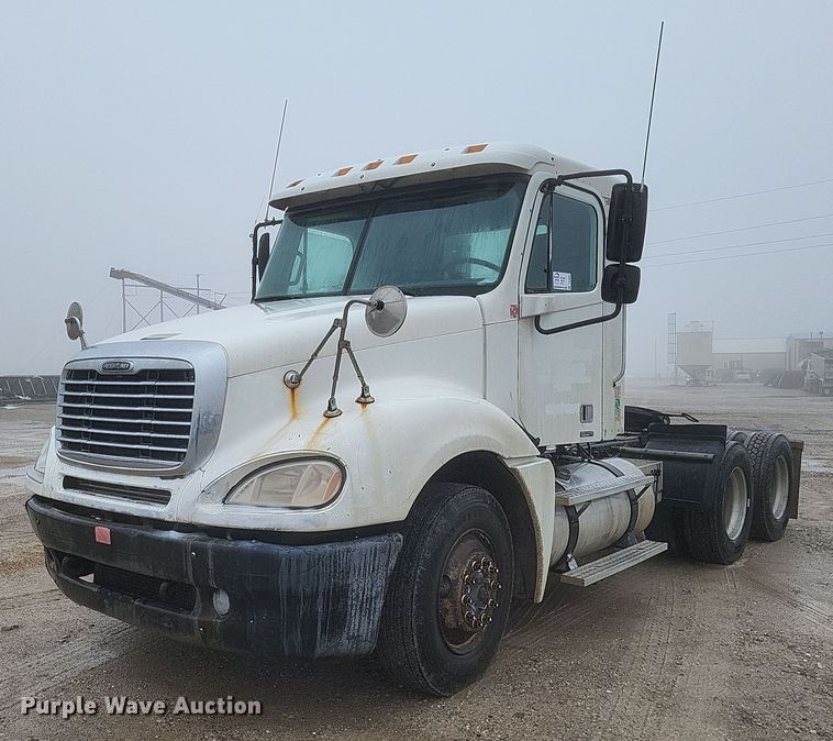 image for item DO4802 2005 Freightliner Columbia  semi truck