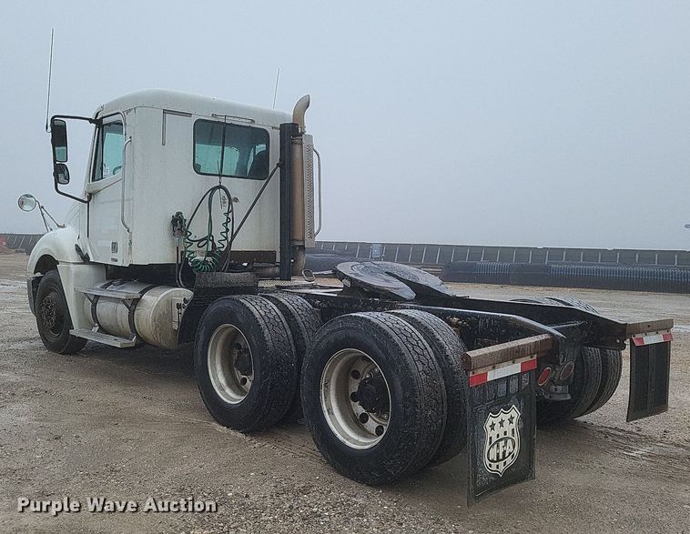 image for item DO4802 2005 Freightliner Columbia  semi truck