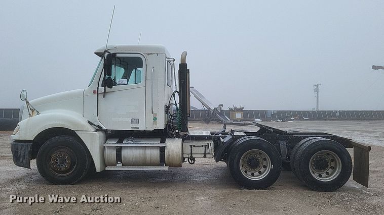 image for item DO4802 2005 Freightliner Columbia  semi truck