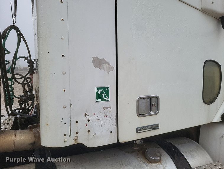 image for item DO4802 2005 Freightliner Columbia  semi truck