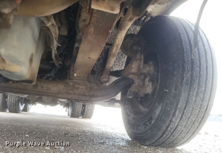 image for item DO4802 2005 Freightliner Columbia  semi truck