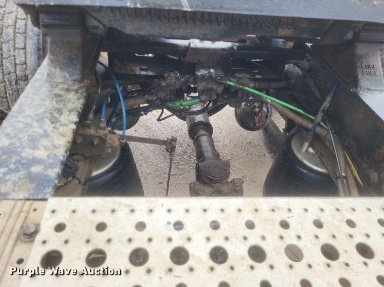 image for item DO4802 2005 Freightliner Columbia  semi truck