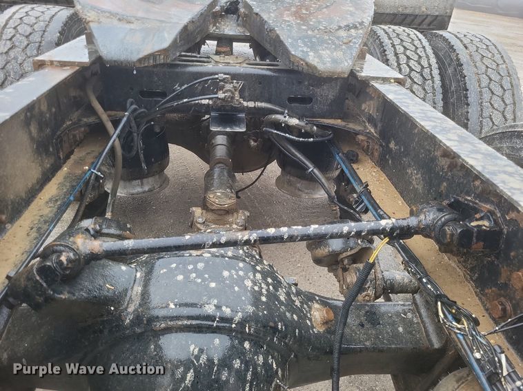 image for item DO4802 2005 Freightliner Columbia  semi truck