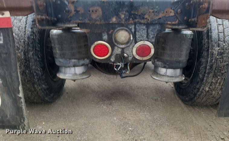 image for item DO4802 2005 Freightliner Columbia  semi truck