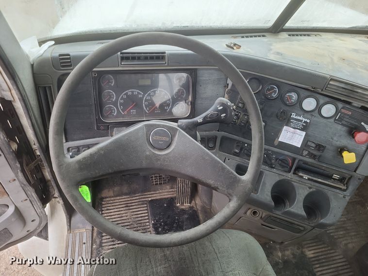 image for item DO4802 2005 Freightliner Columbia  semi truck