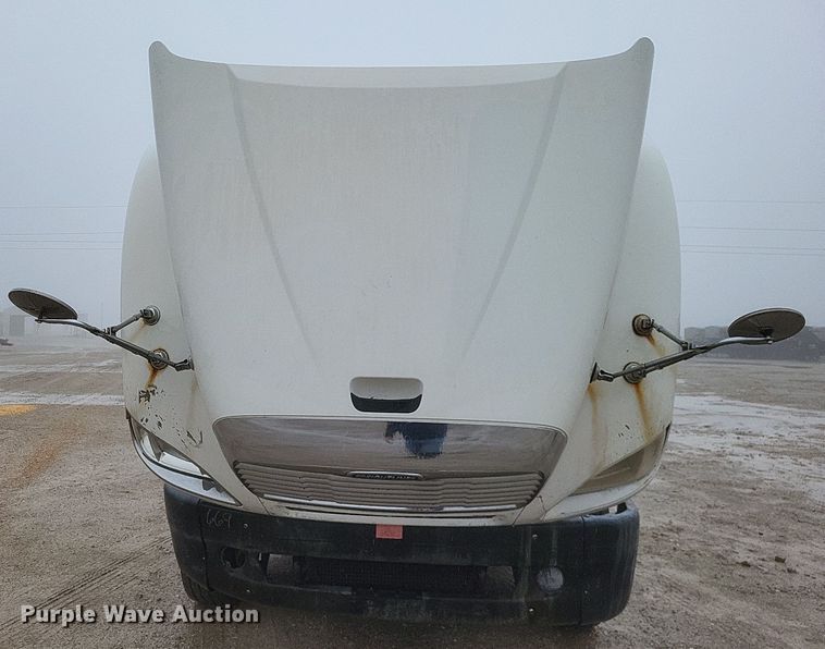 image for item DO4802 2005 Freightliner Columbia  semi truck