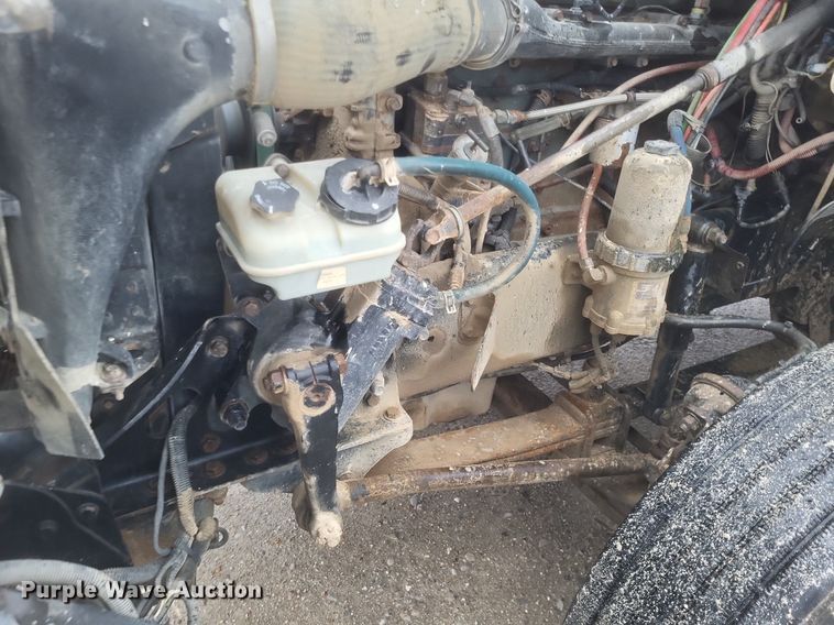 image for item DO4802 2005 Freightliner Columbia  semi truck