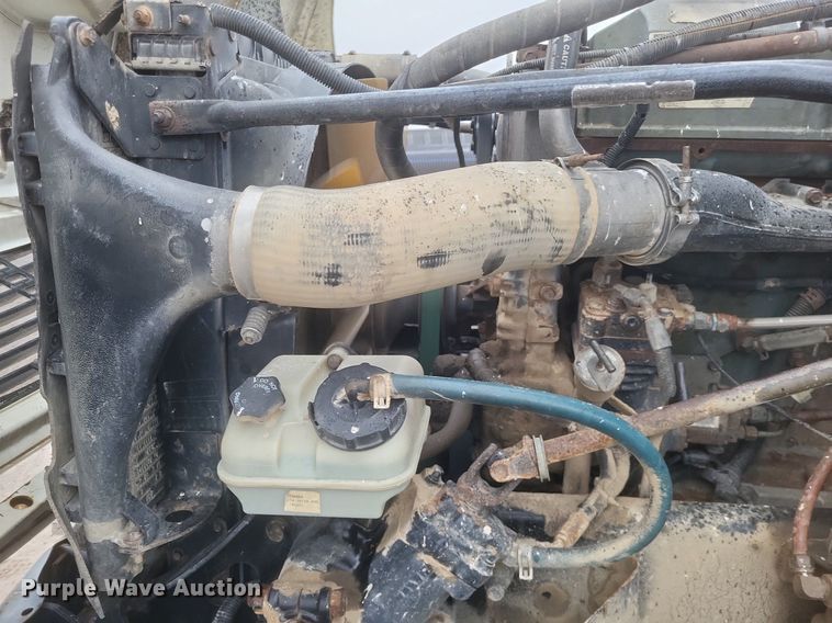 image for item DO4802 2005 Freightliner Columbia  semi truck